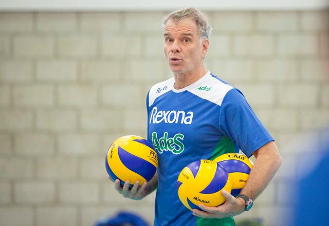 O técnico Bernardinho comanda o Rio de Janeiro na busca do inédito título do Mundial de Clubes (Foto: Rexona-Ades)