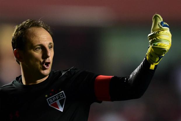 Rogério Ceni foi o único dos titulares contra o Cruzeiro a treinar com bola nesta quinta-feira