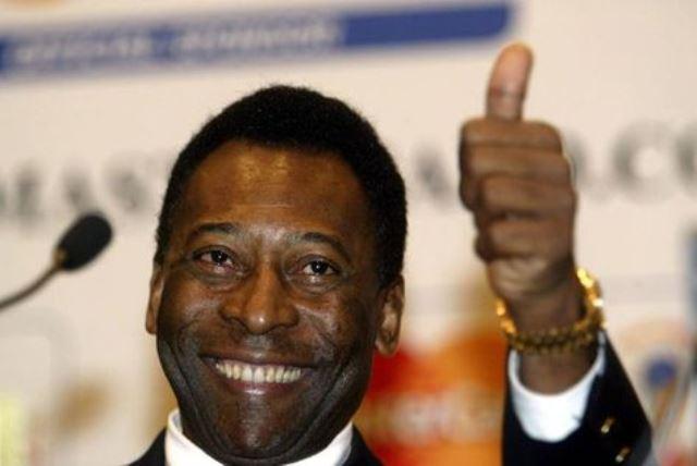 Pelé passou por cirurgia de próstata nesta semana, mas passa bem e deve receber alta nos próximos dias