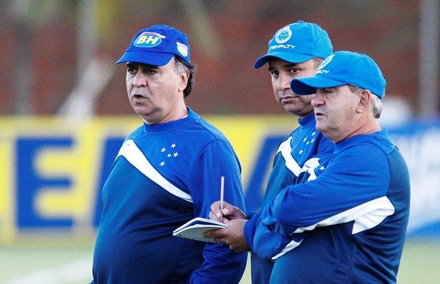 Preocupado com a Libertadores no meio da semana, Marcelo Oliveira treinou com time misto (Foto: Washington Alves/Light Press)