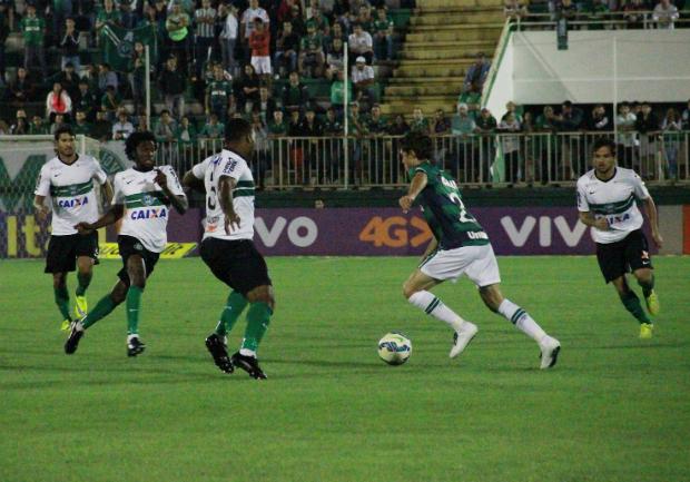 Em Santa Catarina, o Coritiba acabou derrotado pela Chapecoense na primeira rodada do Campeonato Brasileiro