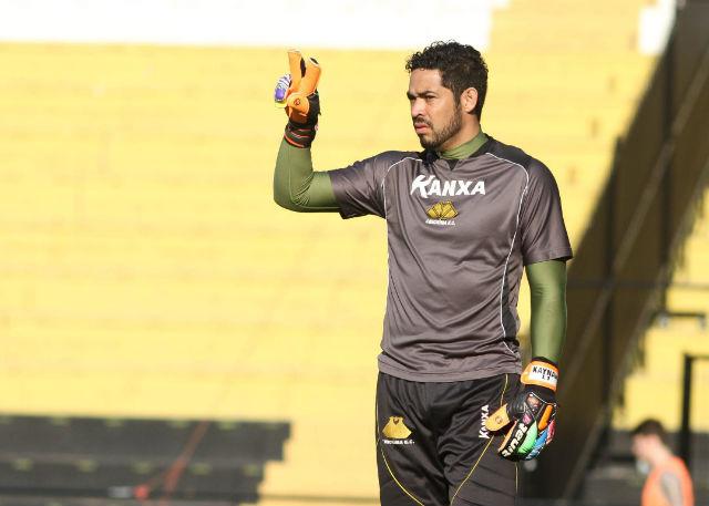 Goleiro ficará de fora nos próximos 15 dias devido a lesão na coxa direita