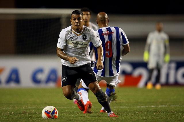 Carleto quer evitar euforia desnecessária para que Botafogo continue vencendo na Série B (Foto: Vitor Silva/SSPress)