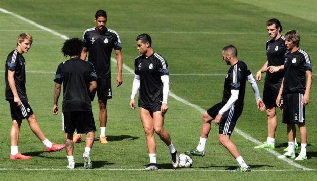 Benzema (com a bola) pode voltar ao comando de ataque do Real Madrid nesta quarta (Foto: Gerard Julien)