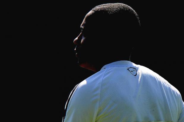 Robinho deve ser procurado pelo Santos durante a semana para esclarecer futuro que ainda é incerto