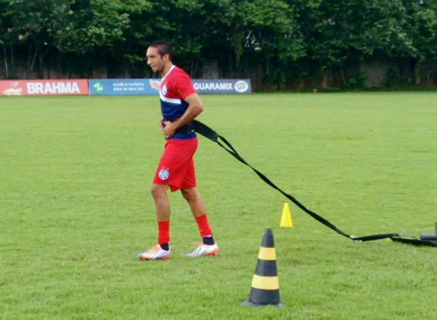 Adriano vem realizando treinos no Fazendão após se destacar pelo Vitória da Conquista no estadual