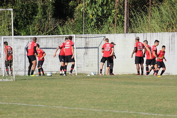 Após derrota na estreia contra o Flu, o Joinville trabalha para tentar se reerguer na Arena, mesmo com portões fechados