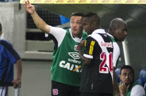 Treinador marca papo com jogadores para que Vasco drible atuações claudicantes e volte a convencer