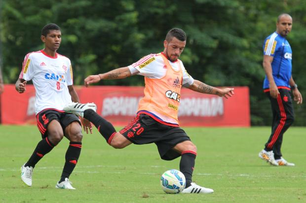 Flamengo tem treinado em dois períodos, buscando somar os primeiros pontos no Campeonato Brasileiro
