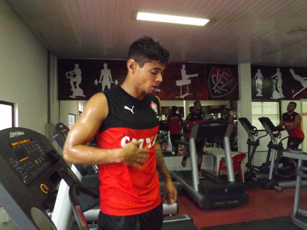 Na manhã desta sexta-feira, time realizou treinos físicos na academia