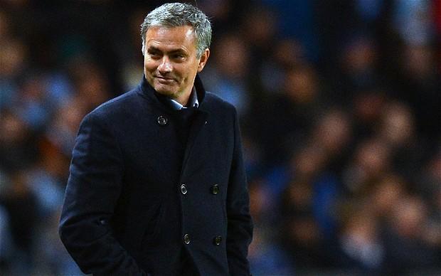 Campeão com o Chelsea, José Mourinho foi convidado pelo Real Madrid para retornar, mas rejeitou a oferta