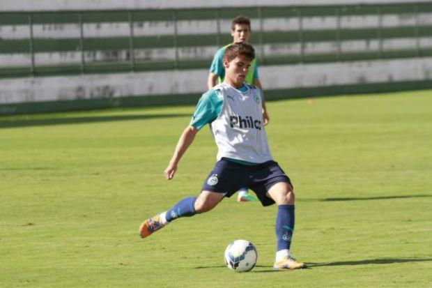 Volante de 21 anos vem se destacando com a camisa esmeraldina