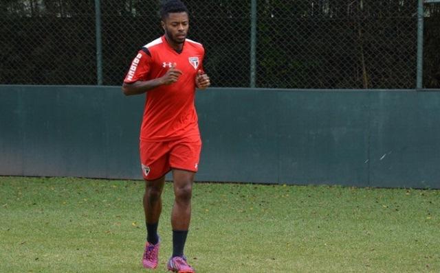 Michel Bastos treinou forte nesta segunda-feira para ficar à disposição de Milton Curz no sábado (Foto: Rubens Chiri)