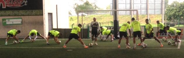Os reservas do Figueirense fizeram treino em local fechado, devido ao mau tempo em SC