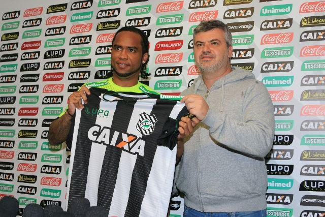 Carlos Alberto destacou a estrutura do Figueirense para chegar ao clube em busca de títulos
