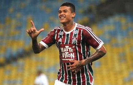 Kenedy ficará em tratamento de cinco a seis semanas por conta de apendicite