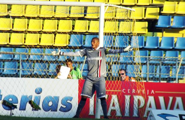 Tiago se lesionou durante a recuperação; Jogador já vinha treinando novamente com bola (Foto: Jamil Gomes)