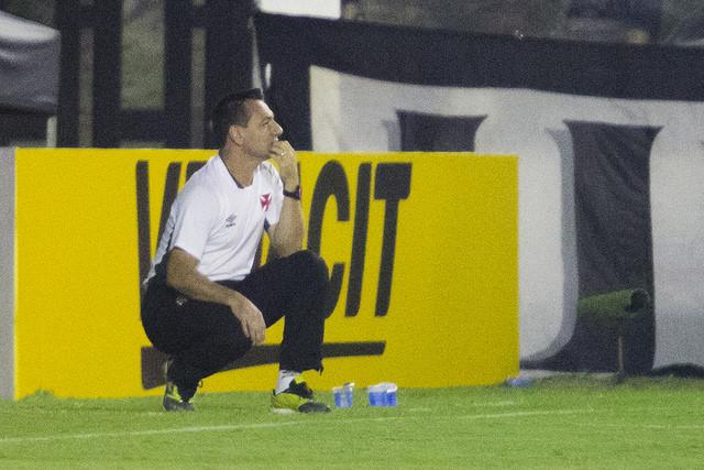 Time de Doriva não fez gol, mas Yago minimizou os erros na frente (Foto: Paulo Fernandes)