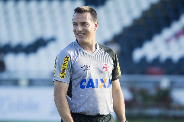Doriva se mostra adaptado à realidade do Vasco e não pretende deixar o clube nesta temporada