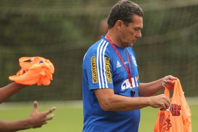 Luxa não gostou de ser absolvido pelo STJD depois de ter cumprido a suspensão no Flamengo