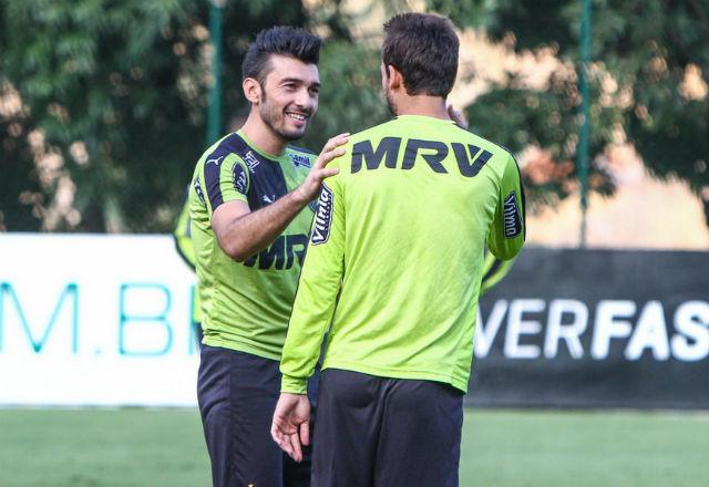 Pisão no pé não incomoda e Dátolo (E) será titular do Galo diante do Atlético-PR neste domingo