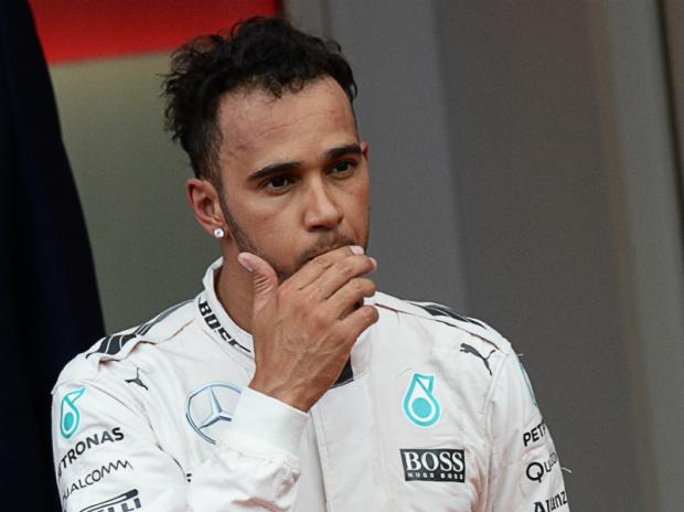 Lewis Hamilton liderava tranquilamente o GP de Mônaco, mas acabou a prova em terceiro