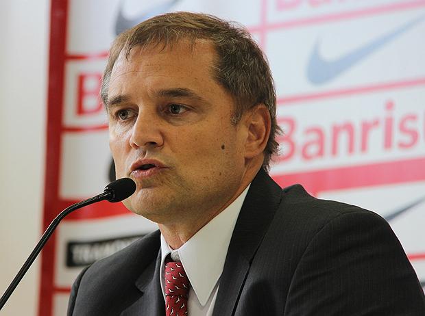 O técnico uruguaio fechará o treino desta terça-feira, no Beira-Rio, no qual definirá a escalação