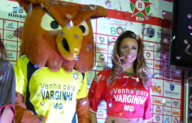 Noiva de Radamés, Viviane Araújo pode voltar a apresentar os uniformes do Boa