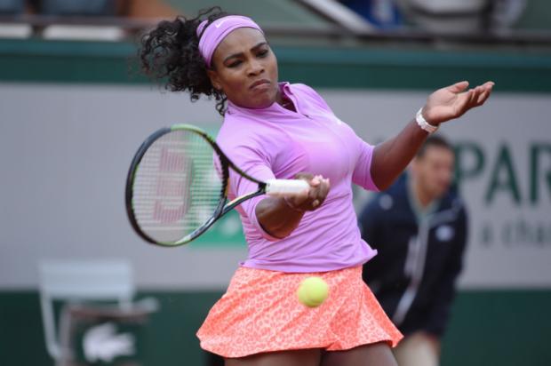 Serena Williams venceu com facilidade na primeira rodada de Roland Garros