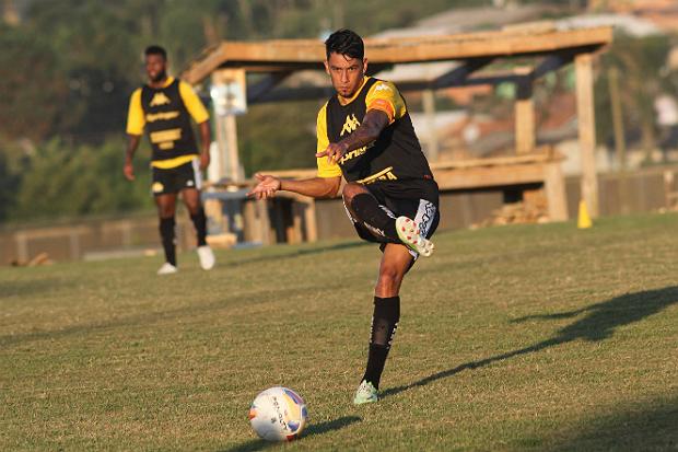 Quase dois meses depois, Lucca deve voltar a defender o Criciúma em jogos oficiais