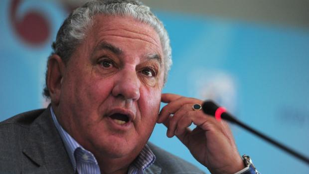 Jim Boyce questionou desistência de Figo e Van Praag