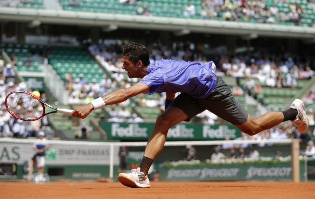 Bellucci sacou bem, porém a correria de Nishikori prevaleceu no duelo desta quarta-feira (Foto: Kenzo Tribouillard)