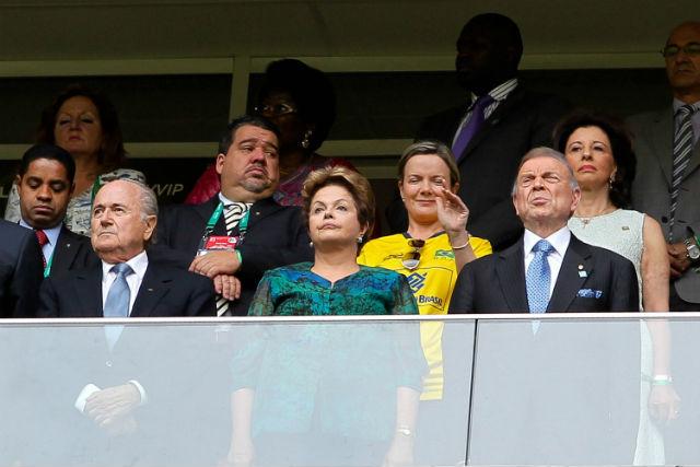 Dilma Rousseff (ao centro) apoia investigação que prendeu Marin (D) nesta quarta, na Suíça