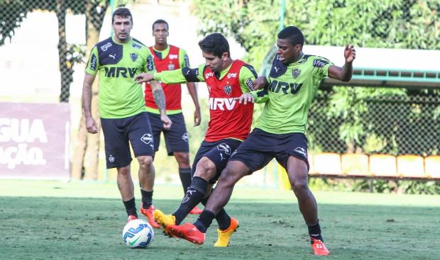 Guilherme (centro) participou normalmente do treinamento nesta quarta-feira e se disse pronto para jogar