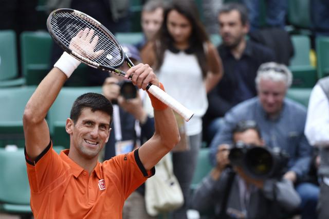 Novak Djokovic atropelou o luxemburguês Gilles Muller, nesta quinta, pela segunda rodada em Paris (Foto: Dominique Faget)
