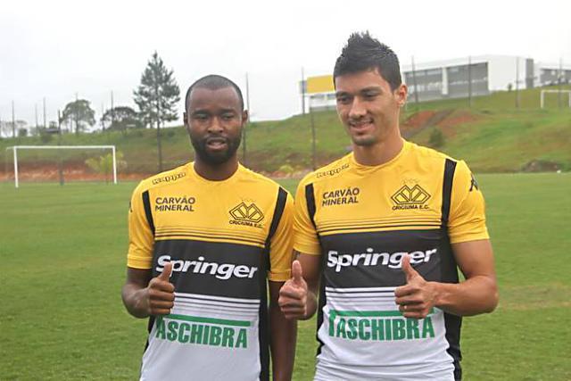 Macão, à esquerda, e Tiago Adan, à direita, chegam para reforçar o Criciúma