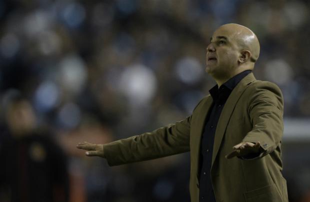 Fernando Jubero é o técnico responsável por colocar o Guaraní nas semis (Foto: Juan Mabromata)
