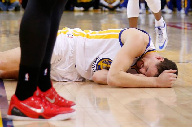 O armador Klay Thompson foi diagnosticado com uma concussão e poderá desfalcar o Golden State Warriors na decisão (Foto:EZRA SHAW)