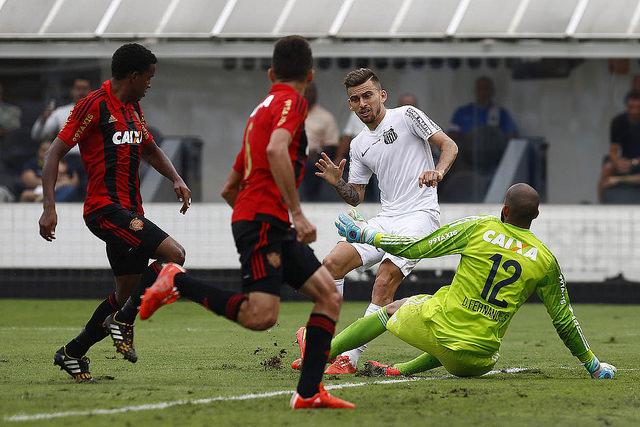Danilo Fernandes ajudou o Sport a conseguir um bom empate contra o Santos, na Vila Belmiro