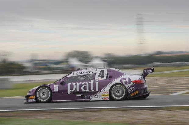 Júlio Campos venceu a segunda corrida da rodada dupla em Curitiba e é o novo líder da Stock Car (Foto:Fábio Davini/Vicar)