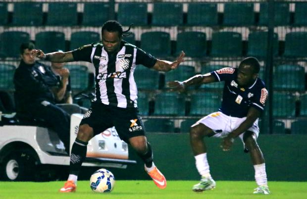 Carlos Alberto marcou o gol da vitória em sua estreia pelo Figueirense (Foto: Luiz Henrique/Figueirense)