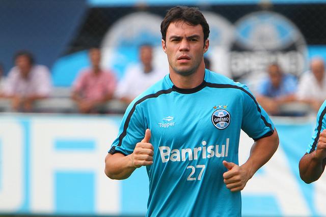 Atacante deixa o Tricolor após três anos e fica disponível no mercado