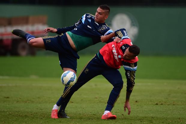 O zagueiro Tobio treinou normalmente nesta terça e, por falta de opção, deve ser titular diante do Inter