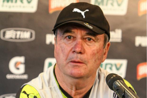 Treinador sai satisfeito da Ressacada após goleada que coloca o Atlético-MG no G4 do Brasileirão