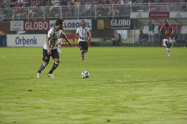 Petros sentiu uma lesão no final da partida e precisou permanecer em campo (foto: Ricardo Taves)