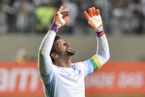 Goleiro celebra recorde e deve se isolar à frente de Zé Carlos contra o Vasco, no sábado (Foto: Juliana Flister/LightPress)