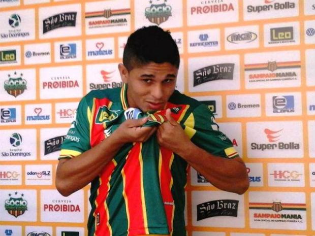 O atacante Vanger foi apresentado no Sampaio Corrêa nesta segunda-feira