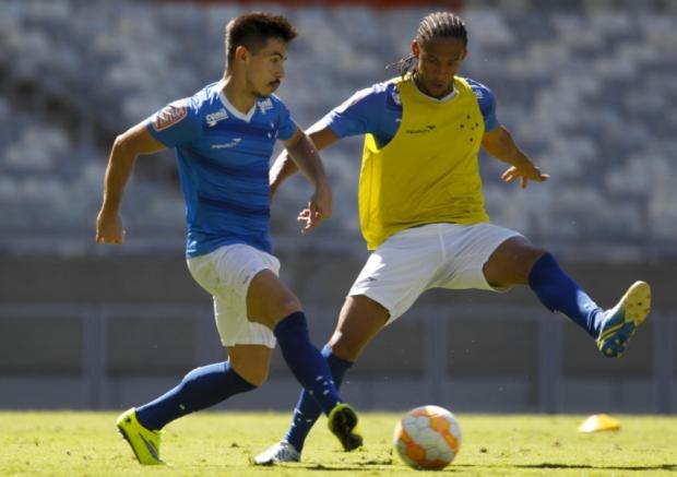 Nesta segunda, o Cruzeiro treinou sem Alisson e Gabriel Xavier, que tiveram problemas musculares diagnosticados