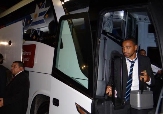 Com o lateral ex-são paulino Álvaro Pereira, o Uruguai desembarcou em Antofagasta na noite desta terça-feira