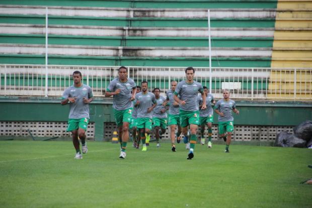Neto treinou com os titulares e está confirmado para o jogo contra o São Paulo